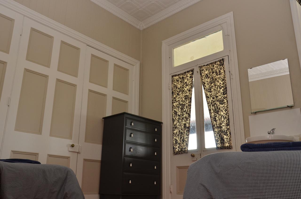 Royal Gatton Hotel Bagian luar foto