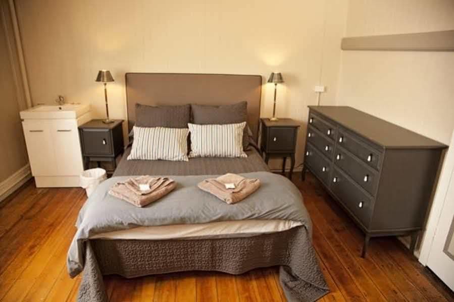 Royal Gatton Hotel Bagian luar foto